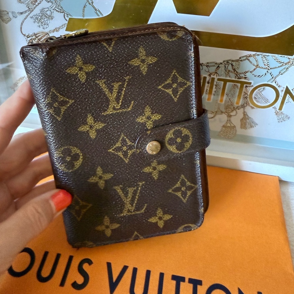 Louis Vuitton Vintage Monogram Zippy Wallet - Picture 2 of 16